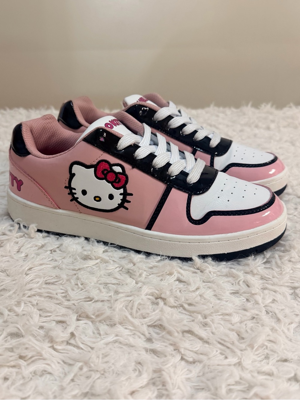 Hello Kitty & Friends By Sanrio Black & Pink Casual Court Sneakers - Size 8